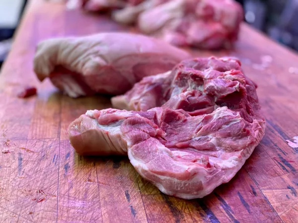 Власти Калининградской области заверили, что роста цен на свинину из-за АЧС не будет